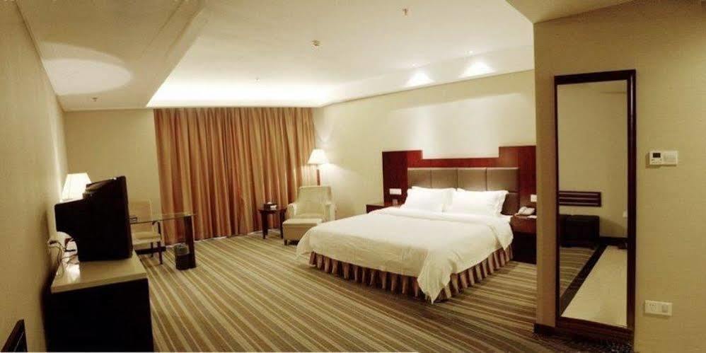 Phoenix Grand Hotel เฟิ่งหวง ภายนอก รูปภาพ